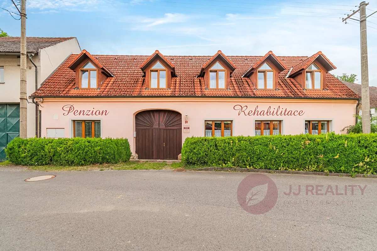 Prodej rodinného domu 271 m², pozemek 775 m²